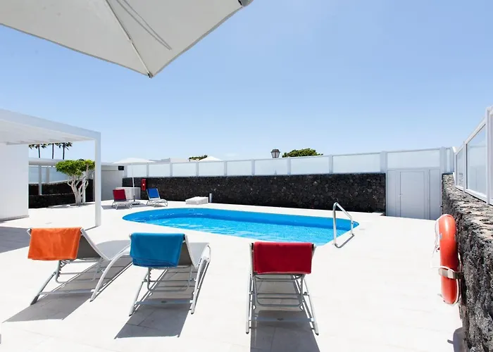 Vila 3 Bedroom Delphi With Private Heated Pool. *