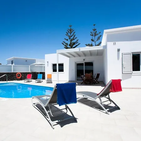 3 Bedroom Delphi With Private Heated Pool. Willa
