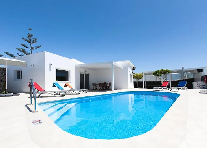 3 Bedroom Delphi With Private Heated Pool. *